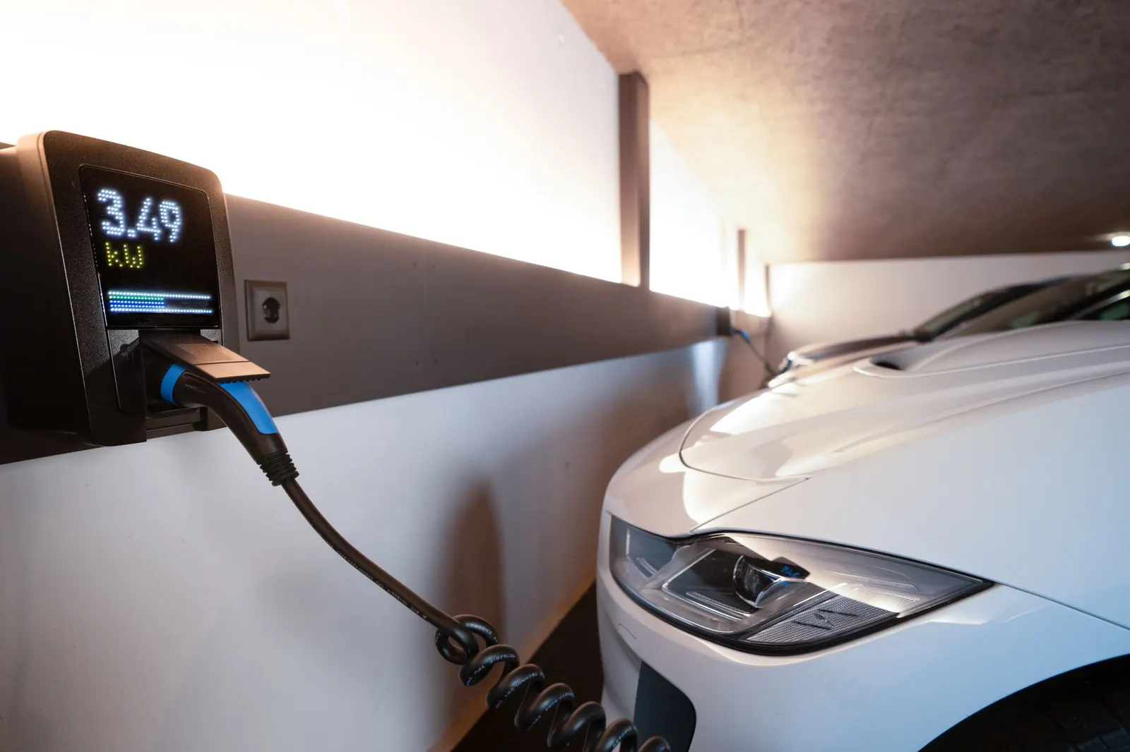 PV- und Ladeinfrastruktur – Eigenen Strom erzeugen, Fuhrpark laden, Kosten senken